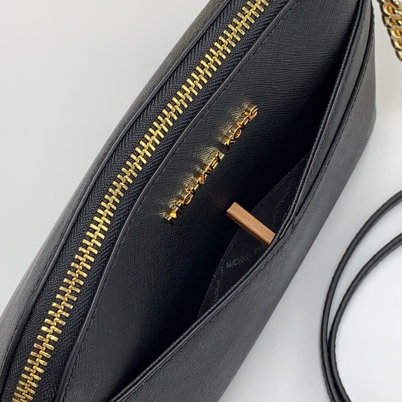 MICHAEL KORS
Jet Set Travel Medium Dome Crossbody Bag
Black 
NWT - Picture 5 of 16